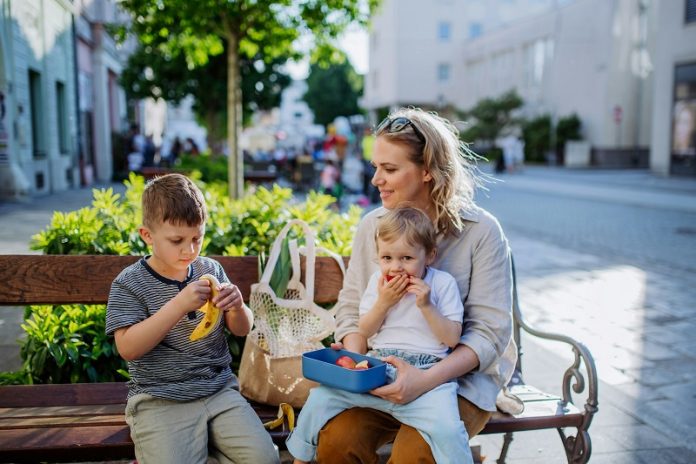 Why single women are happier than single men